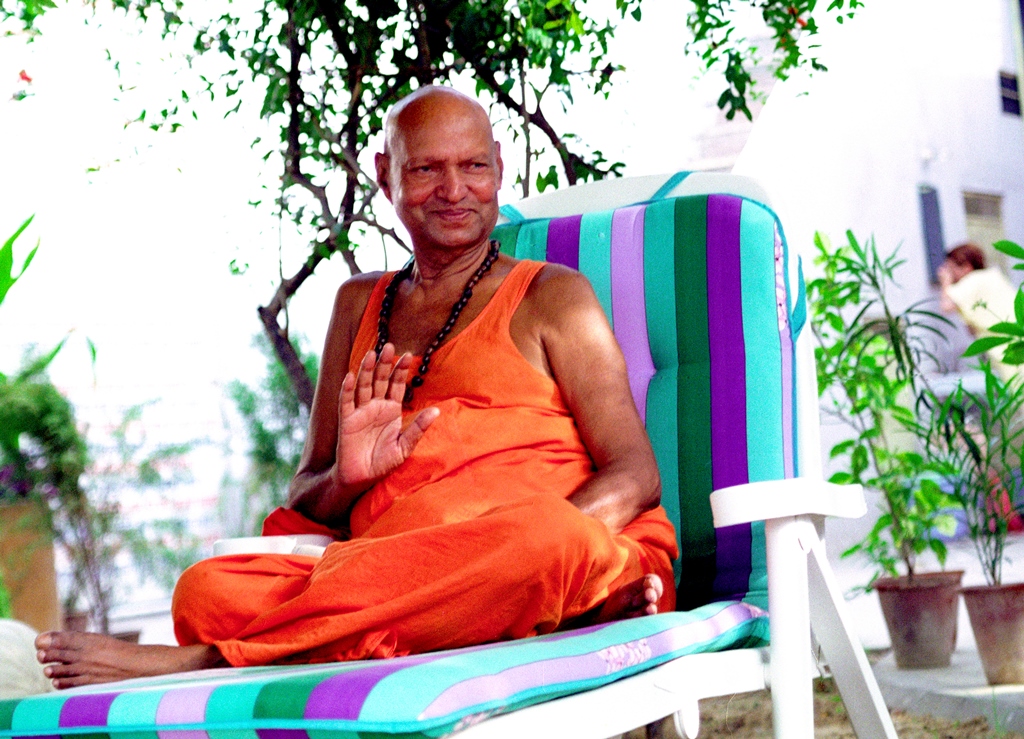 Hindu Dharmsamrat Paramhans Sri Swami Madhavanandaji