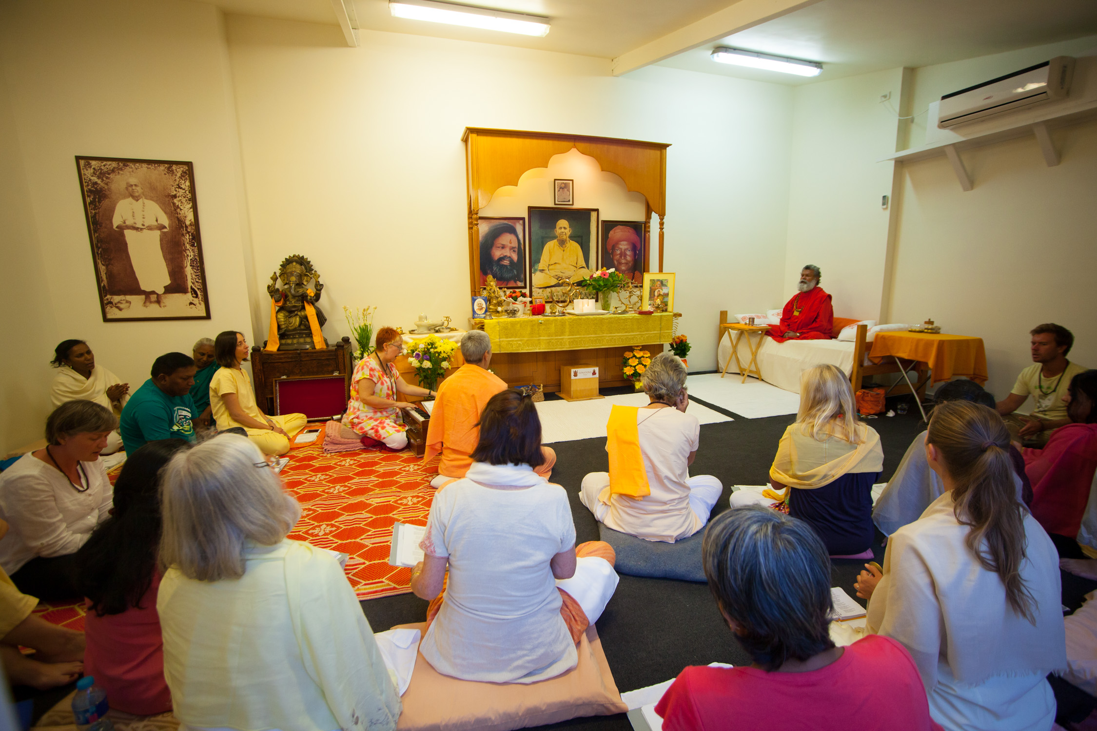 Vishwaguruji inaugurates Sri Devpuriji Ashram in Sydney