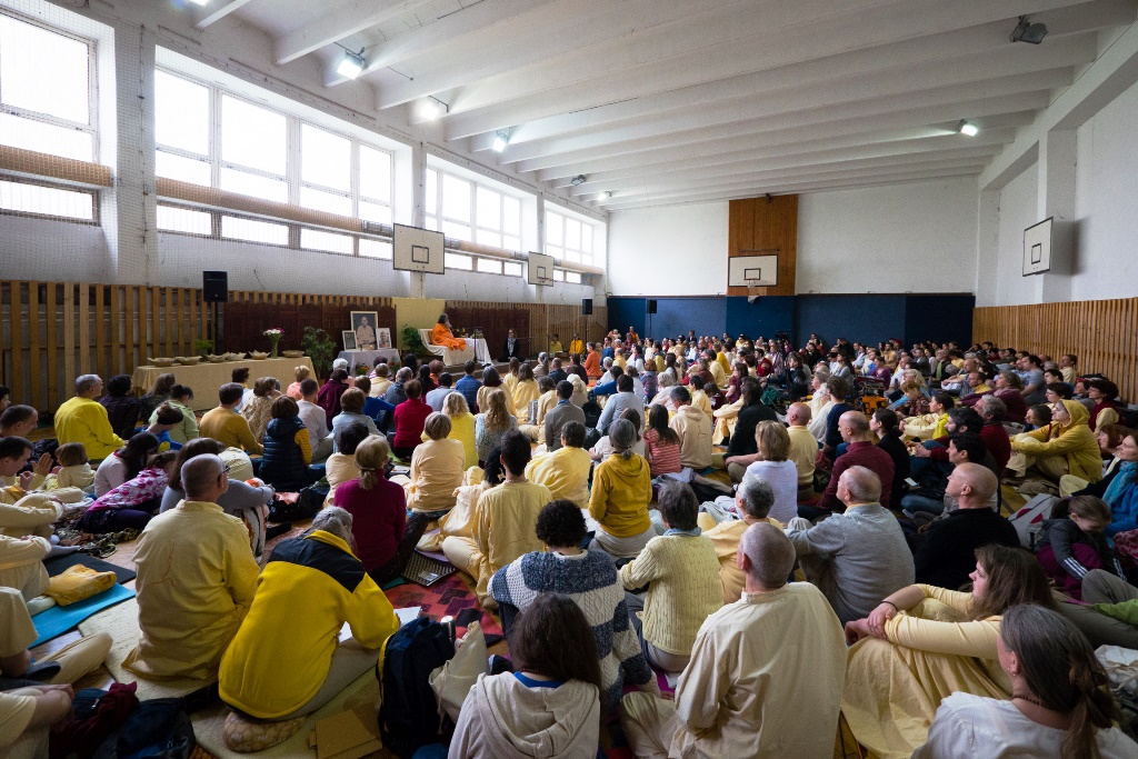 Farewell Satsang in Bratislava before Vishwaguruji travels to India