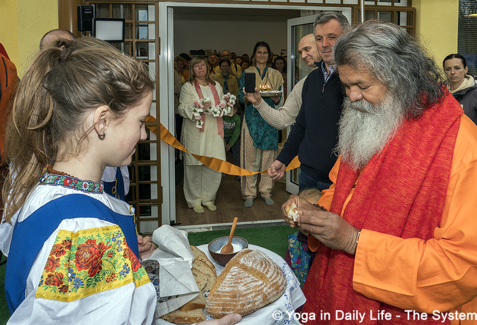 Vishwaguruji leads weekend programs in Slovakia