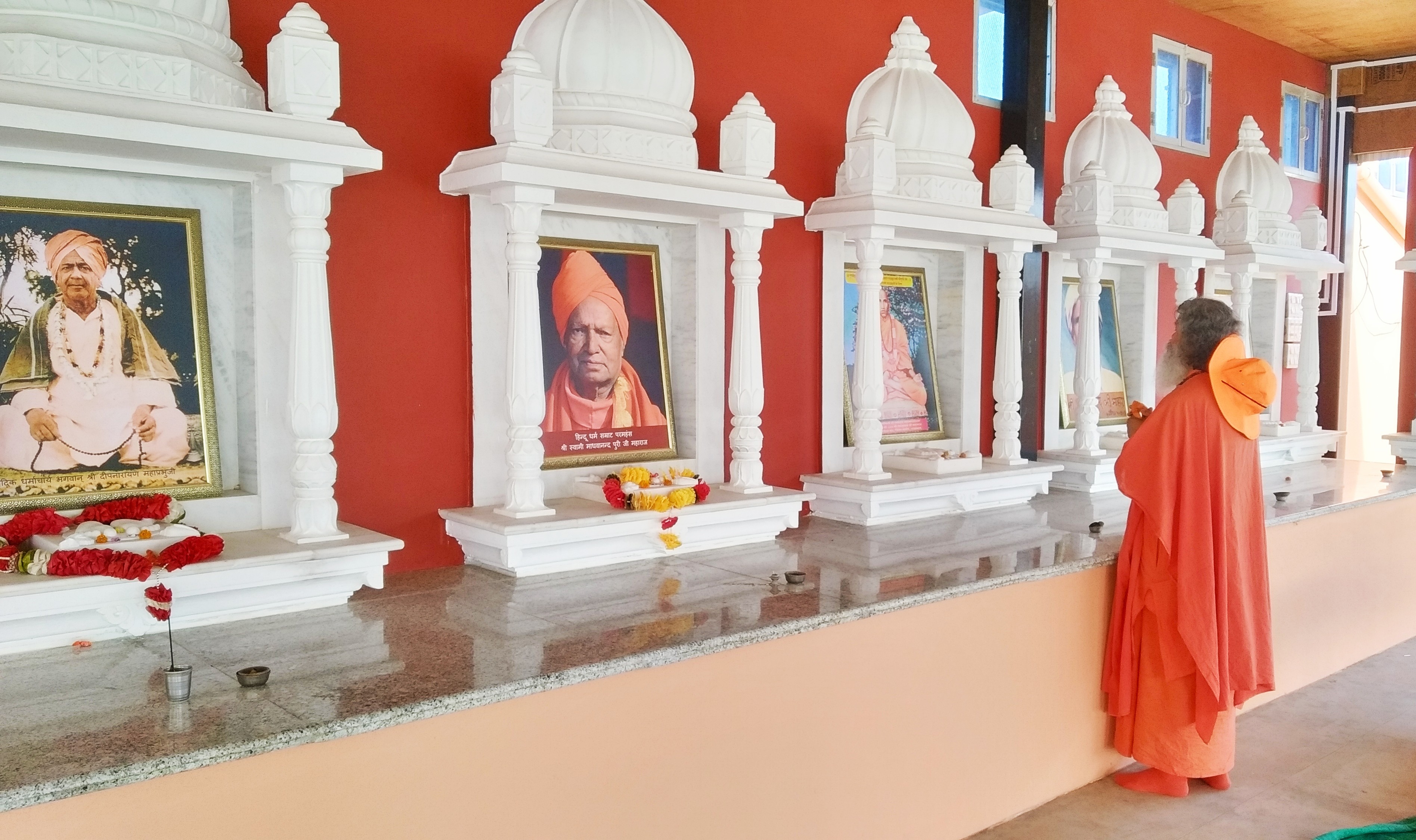Vishwaguruji visits four ashrams on Purnima day
