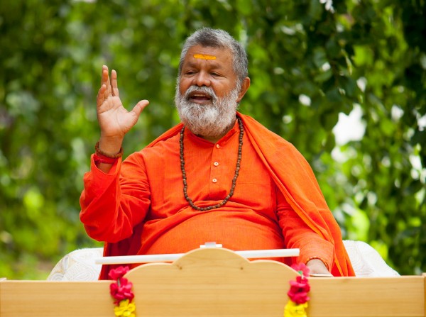 HH Swami Maheshwarananda giving lecture on His birthday