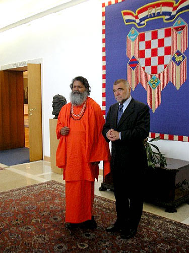 HH Swamiji meets president Mesic in Zagreb